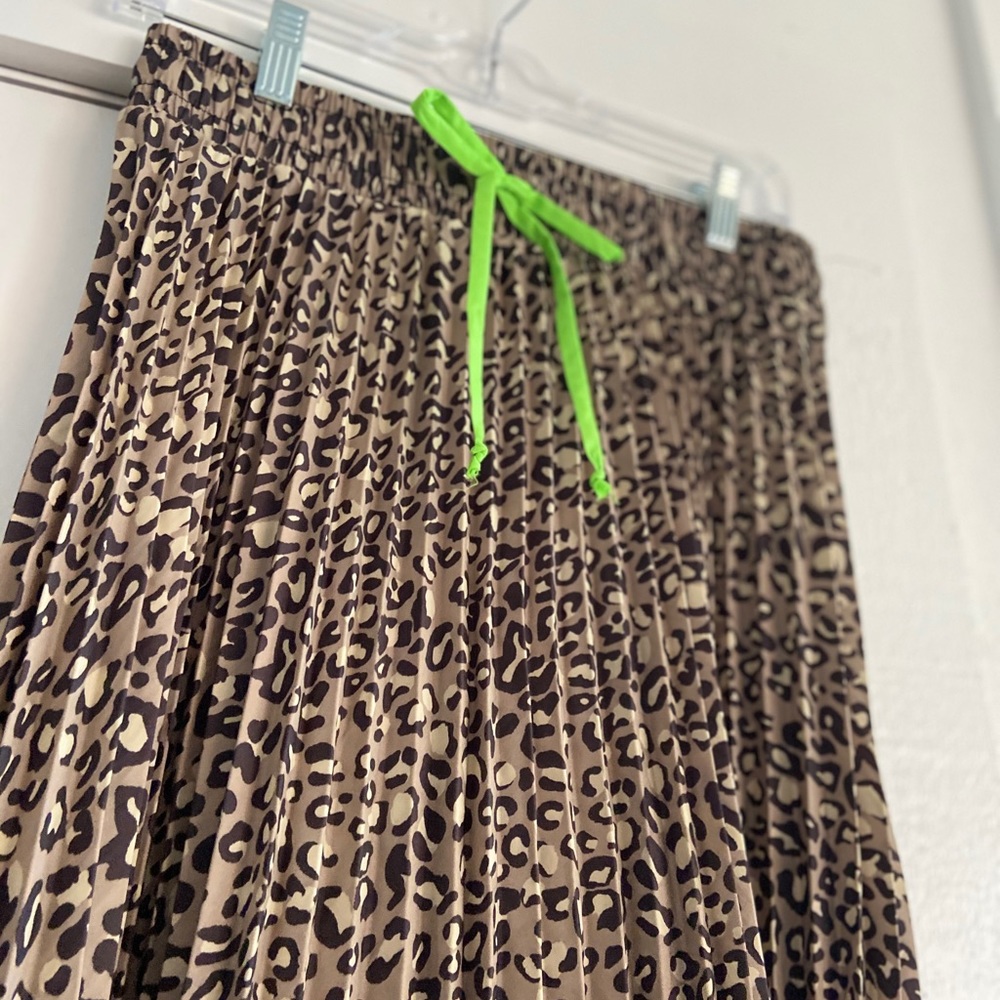 Adorable Leopard Pleated Skirt